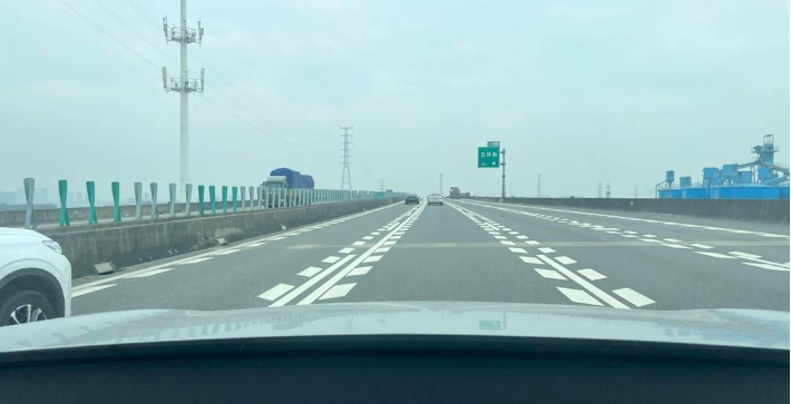 进口机油代理|春节临近，高速路上需要谨记这些安全常识